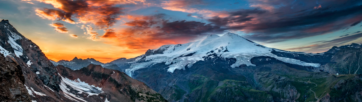 фотография вершины горы Эльбрус на закате